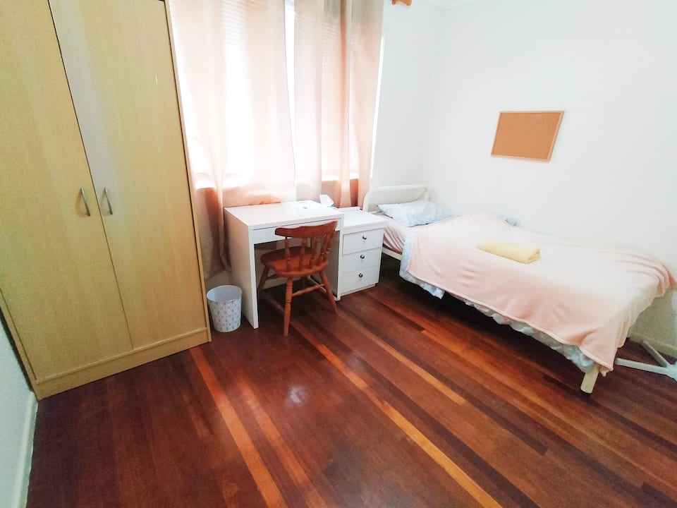 Cfamily H04 single bedroom